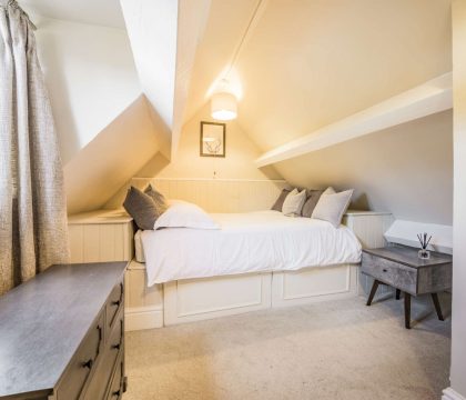 Heath Cottage Double Bed - StayCotswold