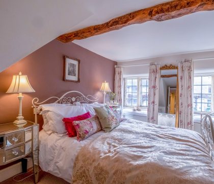 Bag End and Peppercorn Cottage Master Bedroom - StayCotswold
