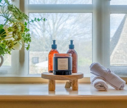 Bag End and Peppercorn Cottage Bathroom - StayCotswold