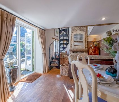Bag End and Peppercorn Cottage Sitting Room/Dining Room - StayCotswold
