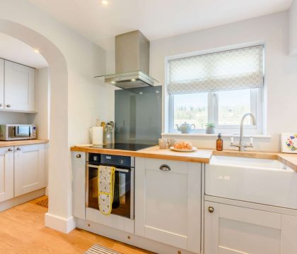 Hillcrest Cottage Kitchen - StayCotswold