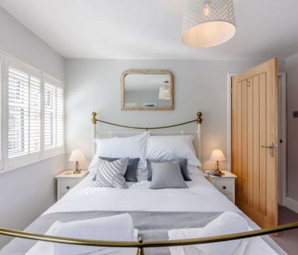 Hillcrest Cottage Double Bedroom - StayCotswold