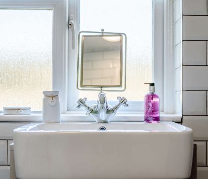 Hillcrest Cottage Sink - StayCotswold