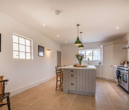 Ridge Barn Kitchen - StayCotswold