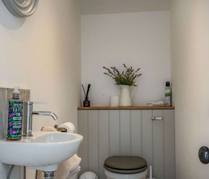 Ridge Barn Ensuite Bathroom - StayCotswold