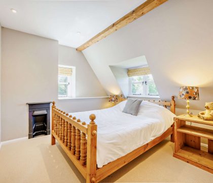 Burghfield Cottage Bedroom - StayCotswold