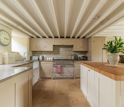 Greenview Cottage Kitchen - StayCotswold