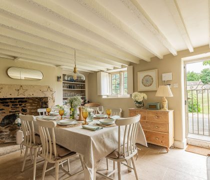 Greenview Cottage Dining Room - StayCotswold
