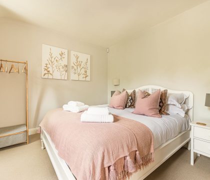 Greenview Cottage Bedroom 2 - StayCotswold