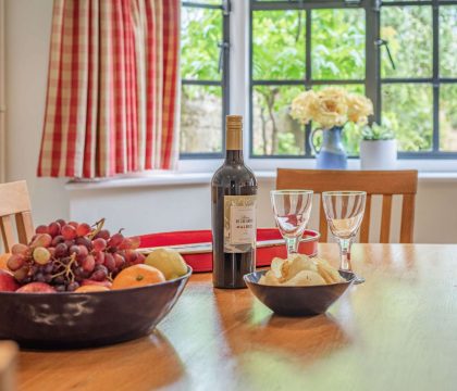 Midsummer Cottage Dining Area - StayCotswold