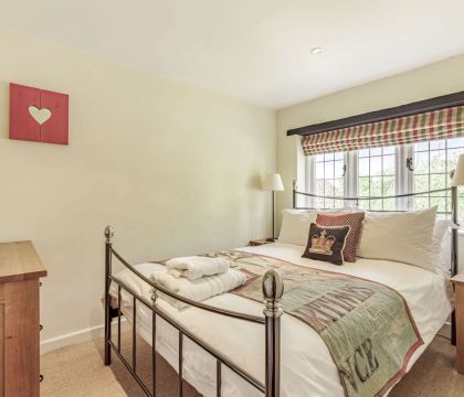 Midsummer Cottage Bedroom 2 - StayCotswold