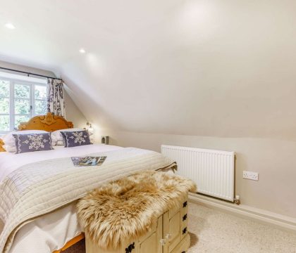 Cricket Cottage Master Bedroom - StayCotswold