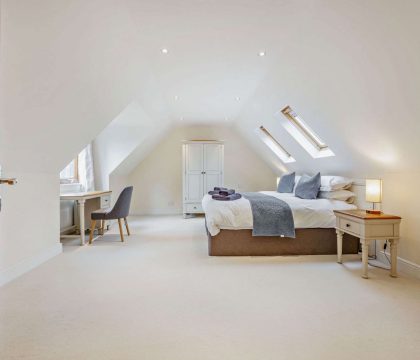 Windrush, Salford Master Bedroom - StayCotswold