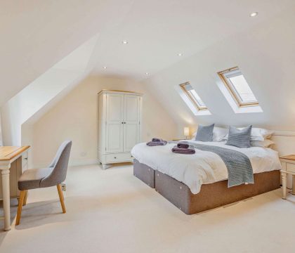 Windrush, Salford Master Bedroom - StayCotswold