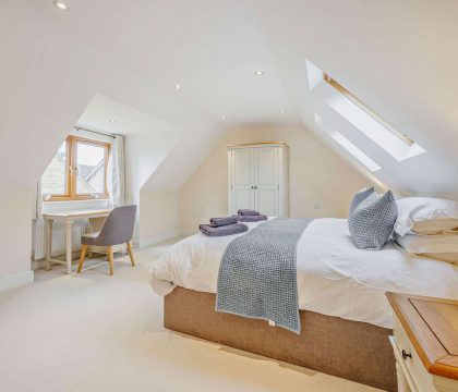 Windrush, Salford Master Bedroom - StayCotswold