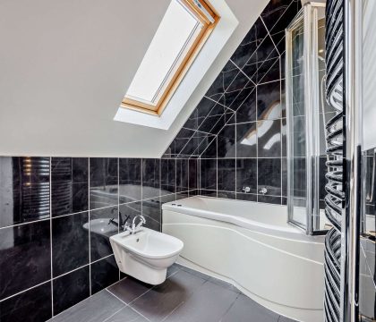 Windrush, Salford Family Bathroom - StayCotswold