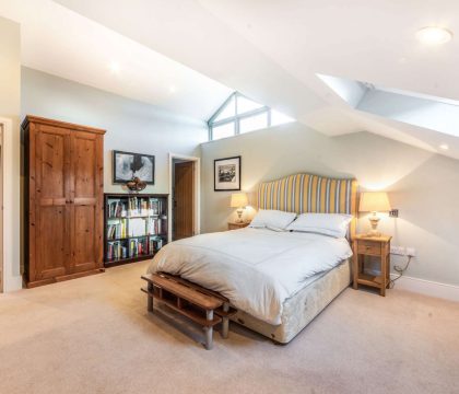 Hill View House Double Bedroom - StayCotswold