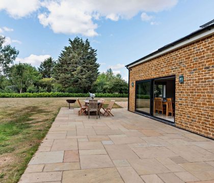 Hill View House Patio - StayCotswold