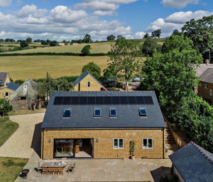 Hill View House Patio and Garden - StayCotswold