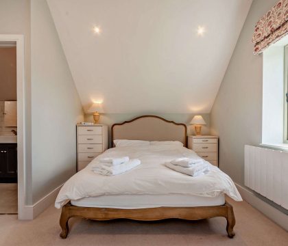 Hill View House Annex Double Bedroom - StayCotswold