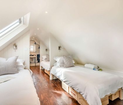 Cross Keys Cottage Bedroom 3 - StayCotswold