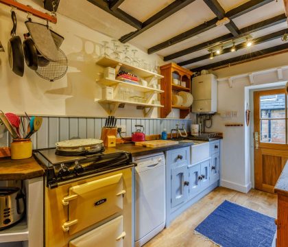 Honeysuckle Cottage, Blockley Kitchen - StayCotswold