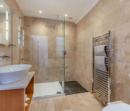 The Cottage Family Bathroom - StayCotswold