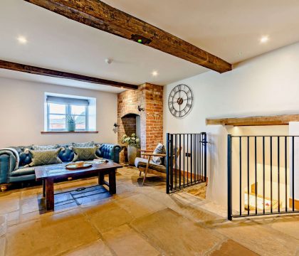 Stonewell Farmhouse Family Area - StayCotswold 