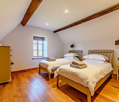 Stonewell Farmhouse Bedroom 8 - StayCotswold