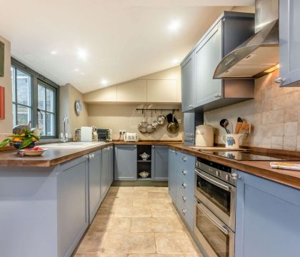 Lilly Bee Cottage Kitchen - StayCotswold