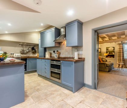 Lilly Bee Cottage Kitchen - StayCotswold