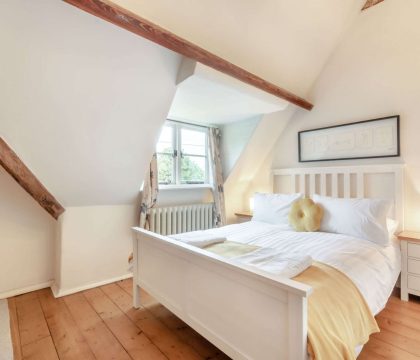 Primrose Cottage Bedroom 2 - StayCotswold