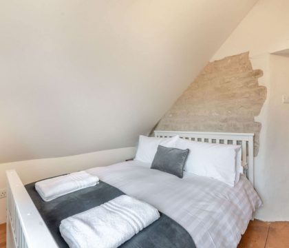 Primrose Cottage Bedroom 3 - StayCotswold