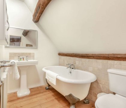 Primrose Cottage Bathroom - StayCotswold