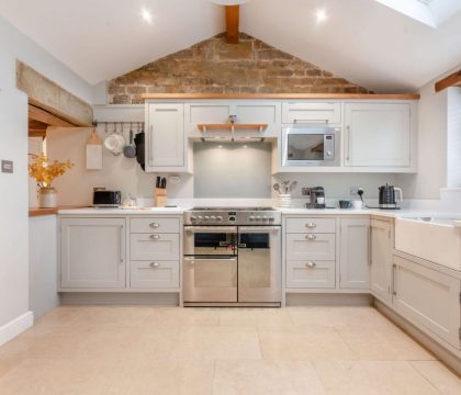 Brook Cottage Kitchen - Staycotswold