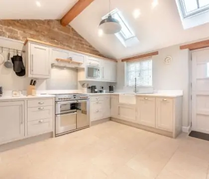 Brook Cottage Kitchen - Staycotswold