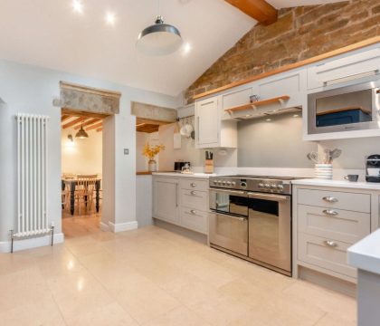 Brook Cottage Kitchen - Staycotswold