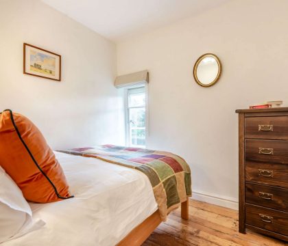 Brook Cottage Bedroom 2 - Staycotswold