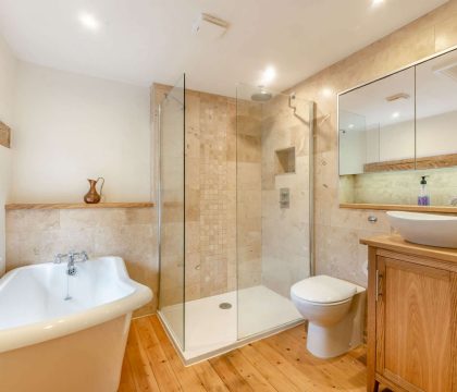 Brook Cottage Family Bathroom - Staycotswold