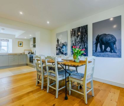 1 Manor Farm Cottage Dining Room - StayCotswold