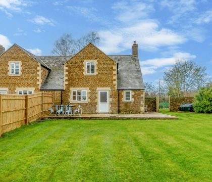 1 Manor Farm Cottage Garden - StayCotswold