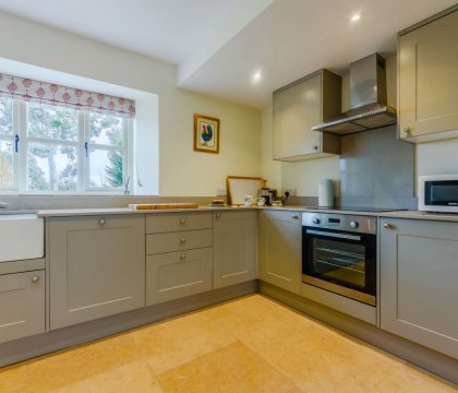 1 Manor Farm Cottage Kitchen - StayCotswold