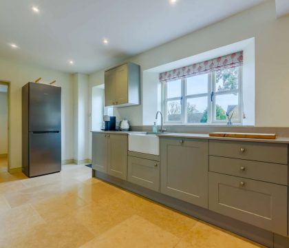 1 Manor Farm Cottage Kitchen - StayCotswold