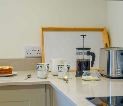 1 Manor Farm Cottage Kitchen - StayCotswold