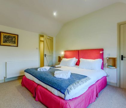 1 Manor Farm Cottage Master Bedroom - StayCotswold