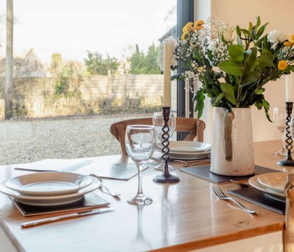 Corner House Barn Dining Area - StayCotswold