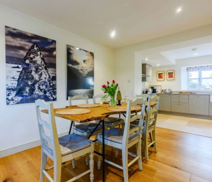 2 Manor Farm Cottage Dining Room - StayCotswold 