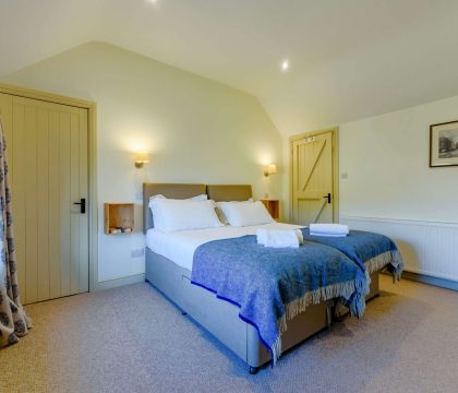 2 Manor Farm Cottage Master Bedroom - StayCotswold 