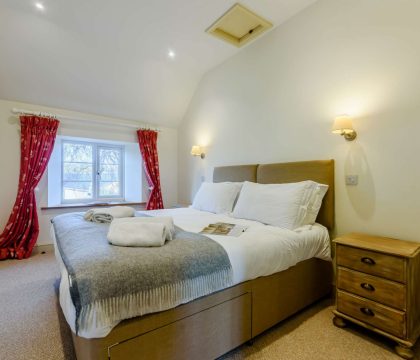 2 Manor Farm Cottage Bedroom 2 - StayCotswold 