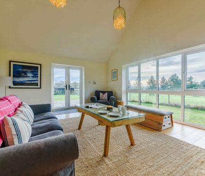 2 Manor Farm Cottage Sitting Room - StayCotswold 